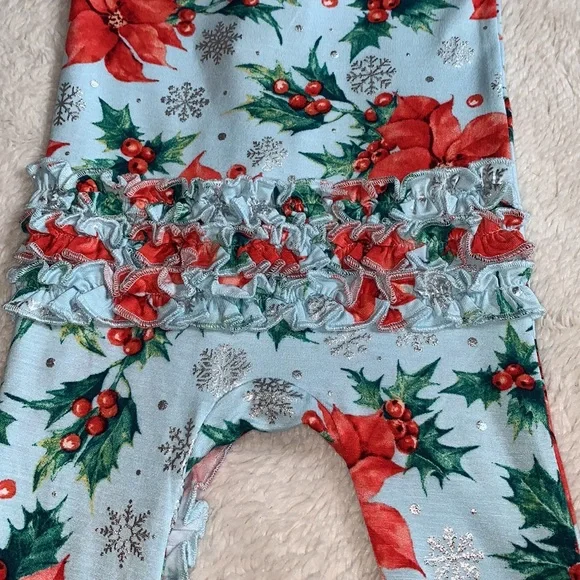 NWT Posh Peanut Winter Lily Ruffled Footie 0-3M Poinsettias - Picture 8 of 9